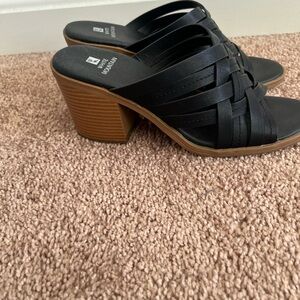 White Mountain Women's Black Woven Sandals 9